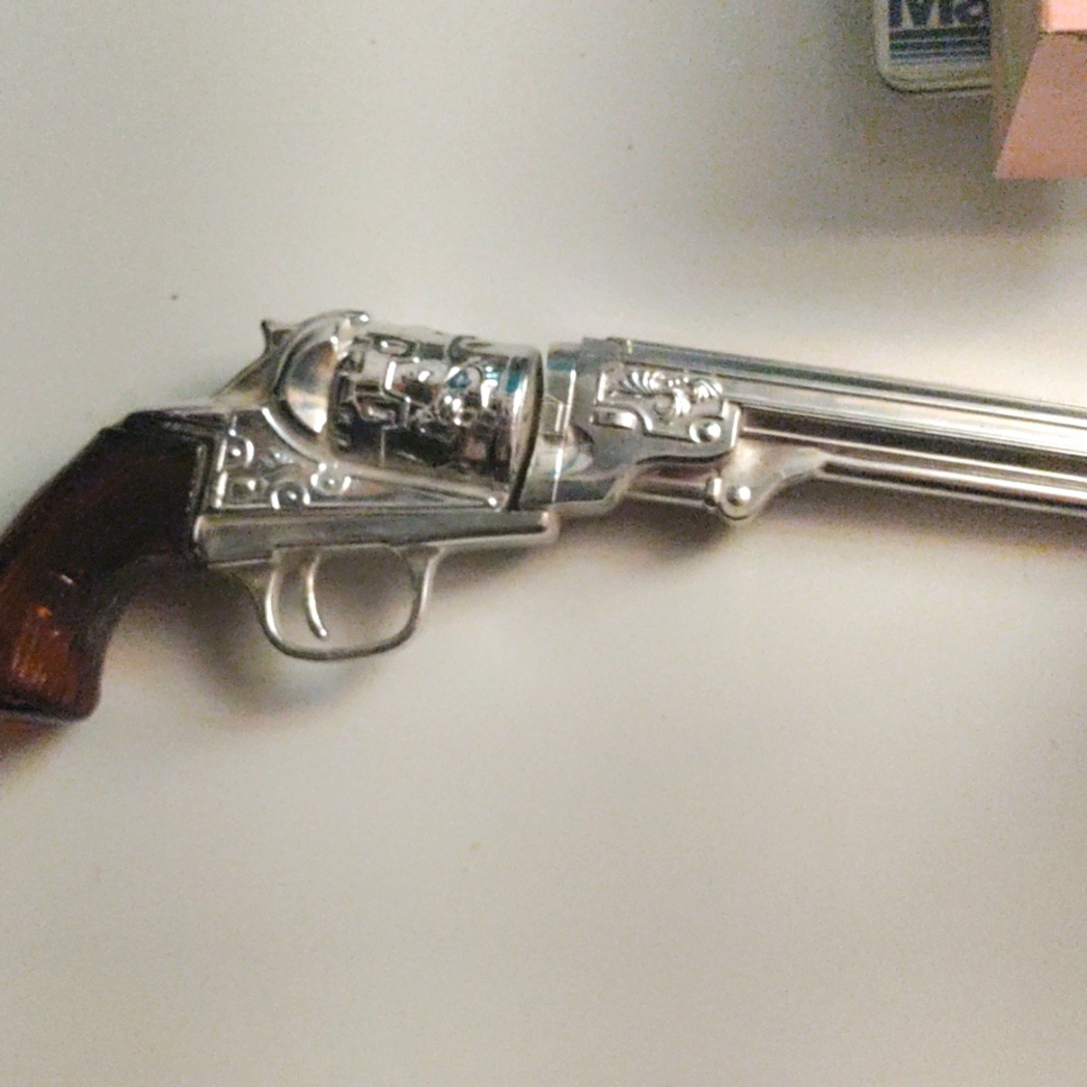 AVON Colt Revolver 1851 Wild Country Aftershave Decanter Empty w/ Original Box!!